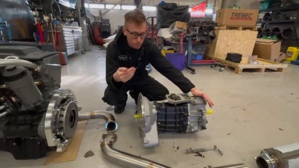 OM606 Defender Crate Setup and Breakdown landrover