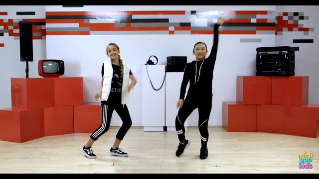Learn how to dance to "I Like It" - Cardi B, Bad Bunny & J Balvin | Mini Pop Kids - Dance With Us смотреть онлайн
