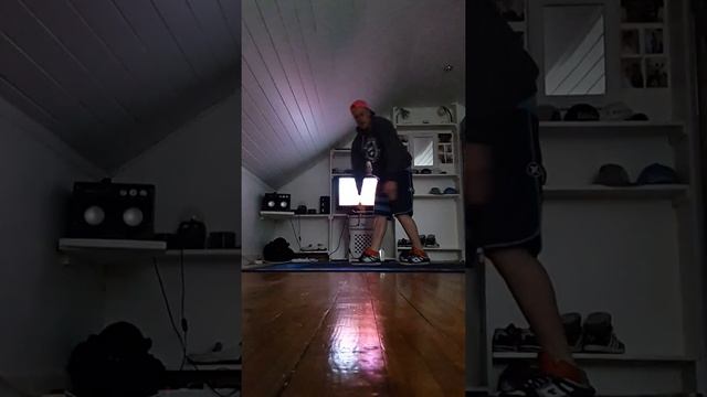 Mac Miller - THE SPINS смотреть онлайн