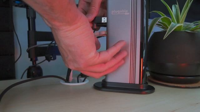 Plugable Thunderbolt 3 Dock Review & Tested With New Apple M1 Macs смотреть онлайн