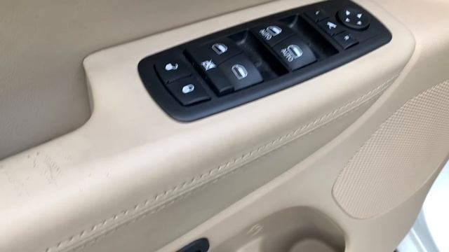 Jeep Grand Cherokee Overland (2014) Review