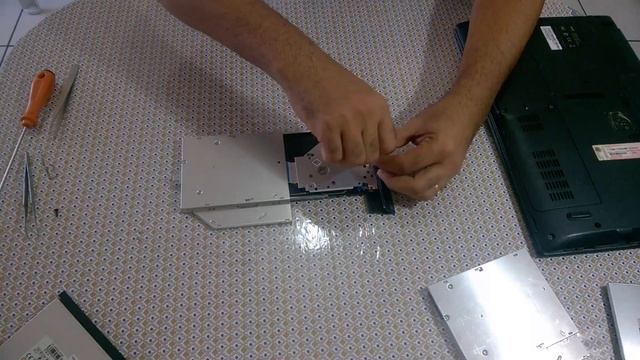 Como trocar Drive de DVR-RW do Acer Aspire 5733 | Fastech7 смотреть онлайн