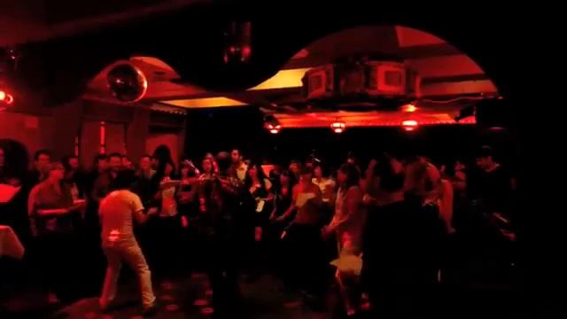 Choir!Choir!Choir! sings Fleetwood Mac Say You Love Me смотреть онлайн