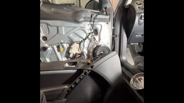 VW Tiguan 2017 - replacing driver window switch смотреть онлайн