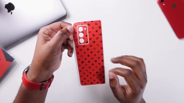 MKBHD Limited Edition ICONS Skin The Unboxing Experience | iPhone 12 Pro Max & Galaxy Z Fold 2 Skin смотреть онлайн