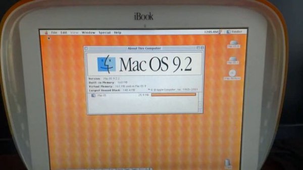 1999 Apple iBook G3 powered on in 2021!