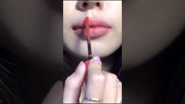 Best way to apply Korean lip gloss✨💞IG:nourfarhat47 смотреть онлайн