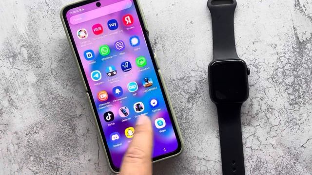 Incoming Samsung Z Flip3 vs Apple Watch 7 Outgoing Call смотреть онлайн