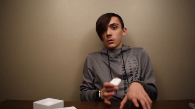 Tech Tuesday S3Ep27 | AirPods Wireless Charging Case Unboxing смотреть онлайн