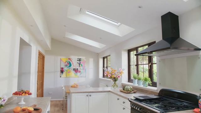 Jason and Angela's transformation of a dull kitchen with low pitch roof windows смотреть онлайн