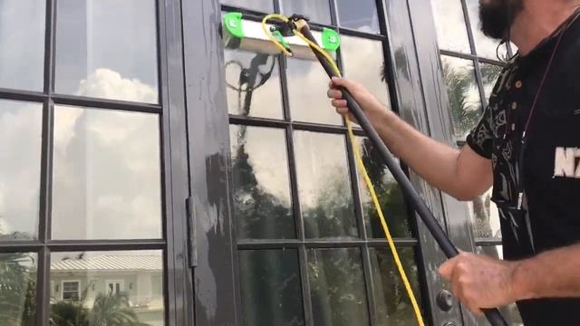 HOW TO CLEAN WINDOWS FASTER WITH WATER FED смотреть онлайн