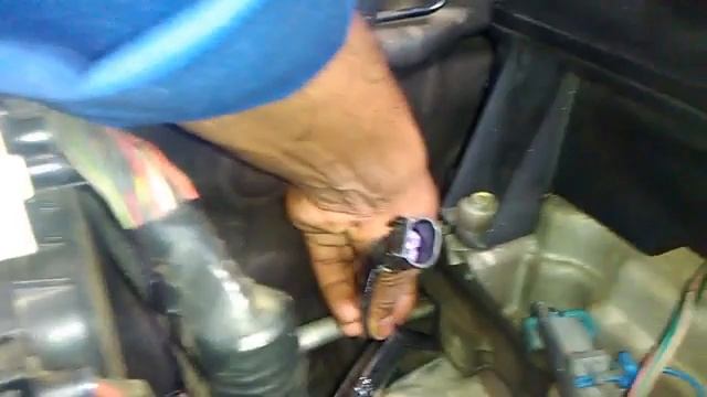 How To Replace Hummer H3 Temperature Sensor [ P0118-00 ] смотреть онлайн