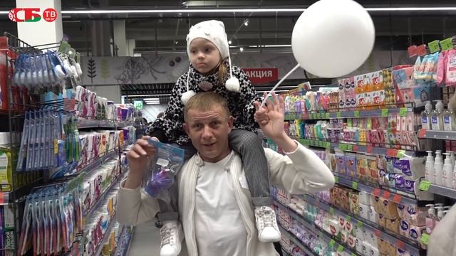 ПОДАРОК К ПРАЗДНИКУ! «ЕВРООПТ» ОТКРЫЛ В БАРАНОВИЧАХ 800-Й МАГАЗИН смотреть онлайн