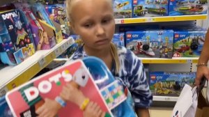 ВЛОГ Выбираем подарок на ДЕНЬ РОЖДЕНИЯ Алисиной подруги! Наши обновочки АДИДАС! Спасаем БОГОМОЛА!