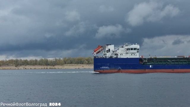 Танкер ВАЛЕНТИН ГРУЗДЕВ на Волге. смотреть онлайн