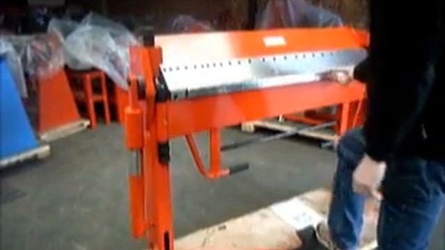 WNS Box & Pan Foot Clamping Folder 1270mm x 1.5mm Capacity. (FCBP1270).wmv смотреть онлайн