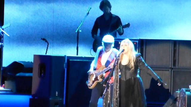 Sisters of the Moon - Fleetwood Mac @ Sportpaleis Antwerpen, BE 6-6-15 смотреть онлайн