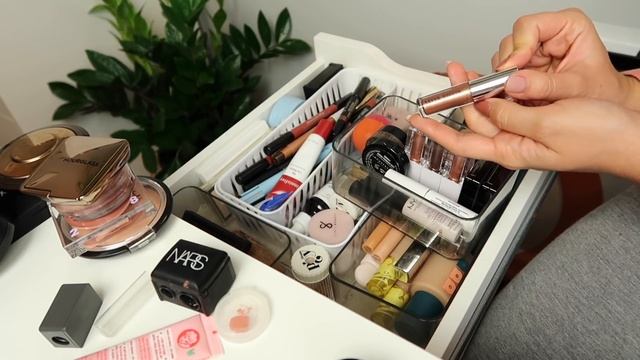 organizing & decluttering my ✨Top Drawer✨ makeup смотреть онлайн