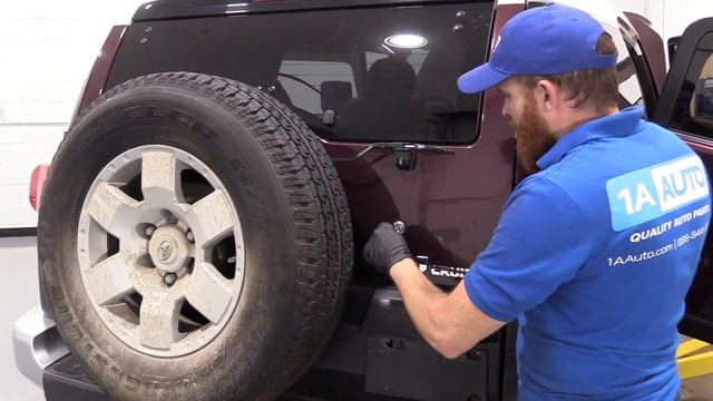 How to Open Tailgate Glass 07-14 Toyota FJ Cruiser смотреть онлайн