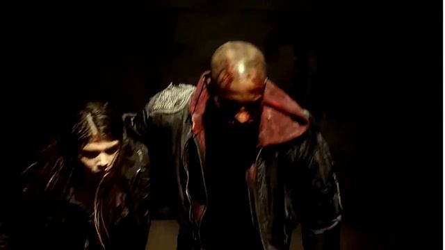 The 100 1x08 - Primo bacio tra Octavia e Lincoln смотреть онлайн