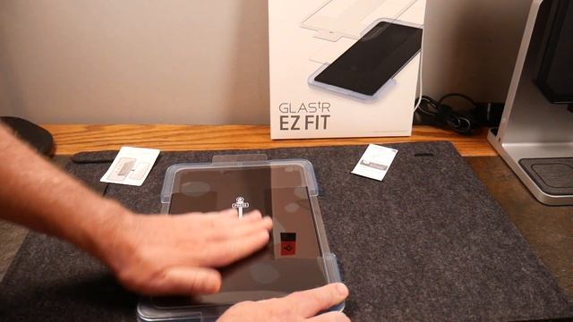 Spigen GLAStR EZ Fit Screen Protector for iPad Air 4th Gen смотреть онлайн