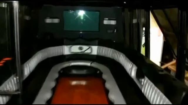 Girl Dies After Falling out of a Party Bus Window смотреть онлайн