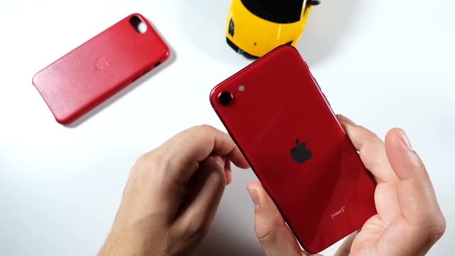 Should You Buy iPhone SE 2020 Now? смотреть онлайн