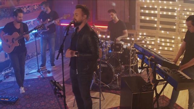 Berkes Olivér - Fragile (Sting) + Mert A Nézését Meg A Járását (Kis Grófo) medley (OMC live session смотреть онлайн