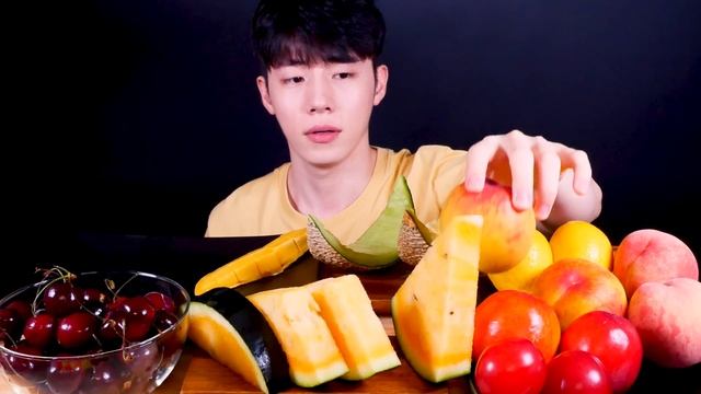 SUB)🥭🍉🍒🍈🍑🍋과일 먹방 애플망고 망고 망고수박 체리 멜론 자두 복숭아 황도 백도 천도복숭아 레몬 MUKBANG EATINGSOUND ASMR EATINGSHOW AJEOC смотреть онлайн