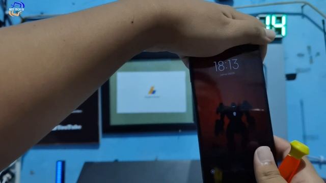 Cara Mengatasi HP Xiaomi Di Layar Muncul Jangan Tutup Bagian Atas Area Earphone / Fitur Mode Saku смотреть онлайн