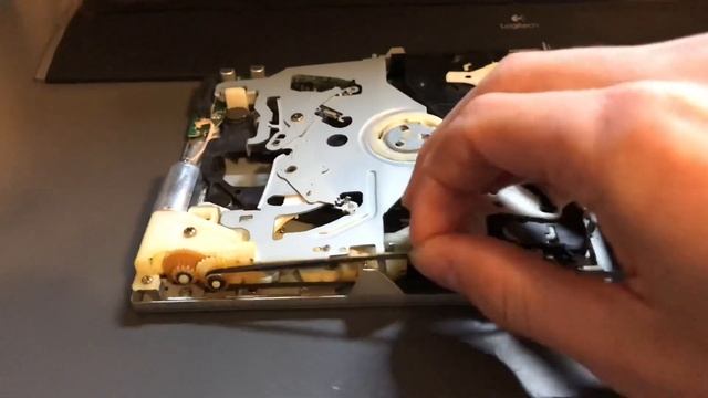 How to repair iMac G3 DVD/CD drive смотреть онлайн
