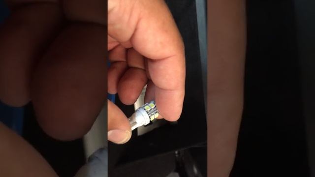 2015-2016 Dodge Challenger glove box LED install смотреть онлайн