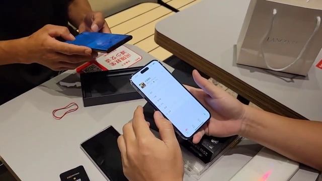 看来还是三星 s22 ultra 香，老铁一万多元溢价买的苹果 iPhone 14 pro max，宁愿亏几千元换 смотреть онлайн