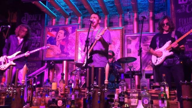 The Beatles "Yer Blues" cover by Mother Stingray смотреть онлайн