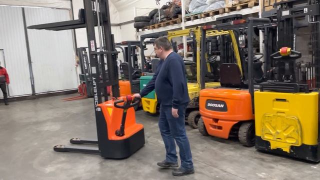 Штабелёр самоходный NOBLELIFT PSE15L смотреть онлайн