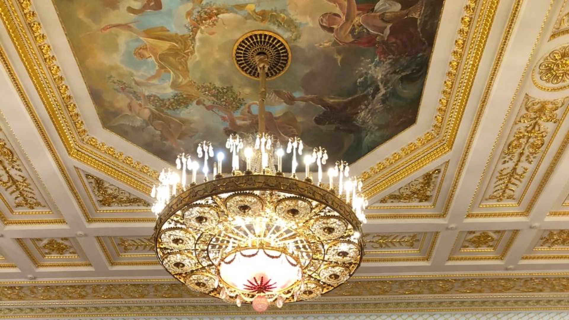 Погрузись в атмосферу королевских времён в Таврическом зале Большого дворца в Царицыно смотреть онлайн