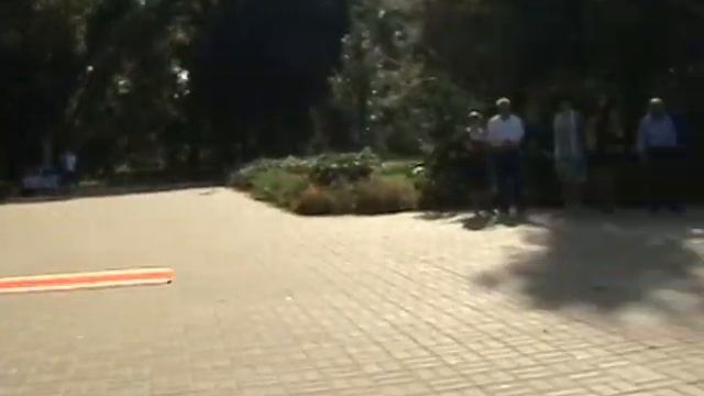 Скульптура музыканта в парке смотреть онлайн