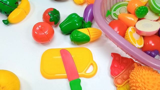 Cutting Fruits, Apple and Vegetables | Satisfying Video Plastic vs Squishy ASMR Pop it смотреть онлайн