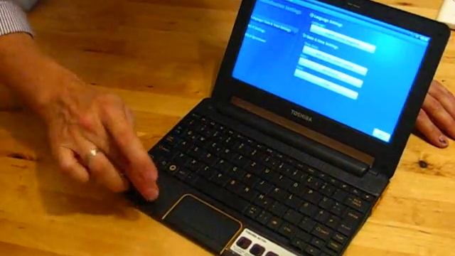Toshiba AC100 Tegra2 Netbook. Retail Unboxing and Overview смотреть онлайн