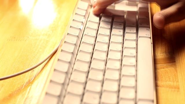 Keyboard Sounds - MacBook vs Apple смотреть онлайн