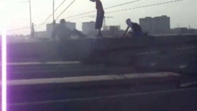типо упали)))))))))))))).AVI смотреть онлайн