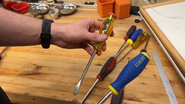 Demolition Screwdrivers Compared - Dewalt, Estwing, Doyle & Milwaukee смотреть онлайн