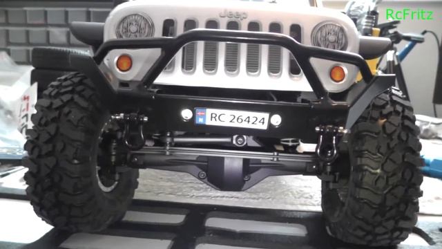 Axial SCX10 2012 Jeep Wrangler Unlimited Rubicon with Rc4wd Jeep JK Rampage Recovery Bumper смотреть онлайн