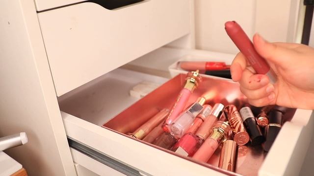 I attempted to declutter my big stupid makeup collection смотреть онлайн