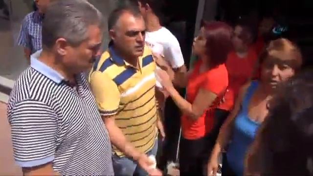 Çocukları otomatik vites aldı diye kızan 73 yaşındaki teyze смотреть онлайн