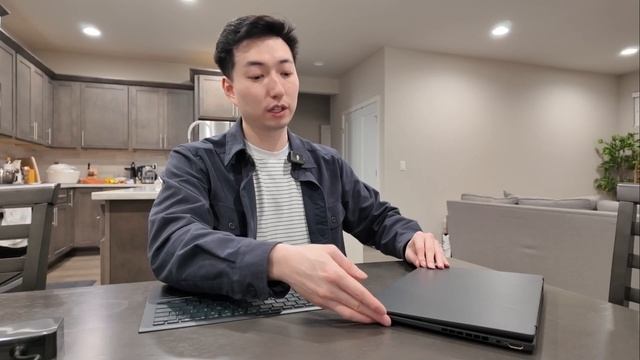 The COOLEST Laptop Has TWO SCREENS! (Asus Zenbook Duo 2024) смотреть онлайн