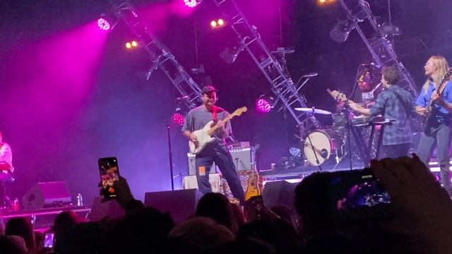 Mac DeMarco - My Kind of Woman @Barclays Center NY 12/31/19 смотреть онлайн