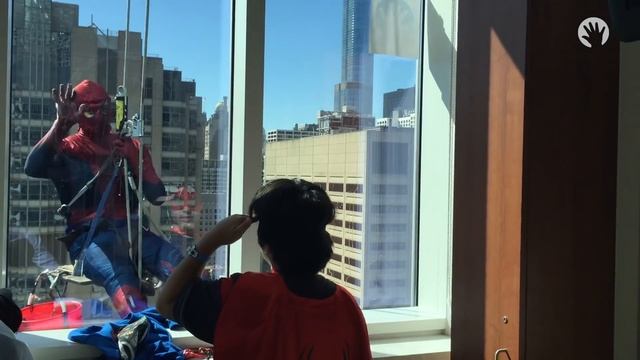Superhero Window Washers Save the Day at Lurie Children's! смотреть онлайн