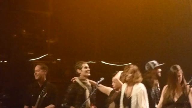 Fleetwood Mac Fest (Everyone ) - Don't Stop (Fonda L.A CA 2/9/16) смотреть онлайн
