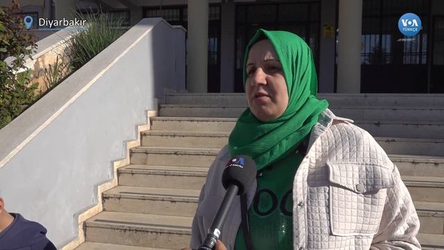 Diyarbakırlılar ikinci kayyum sonrasında yapılan ilk yerel seçim için sandık başında| VOA Türkçe смотреть онлайн